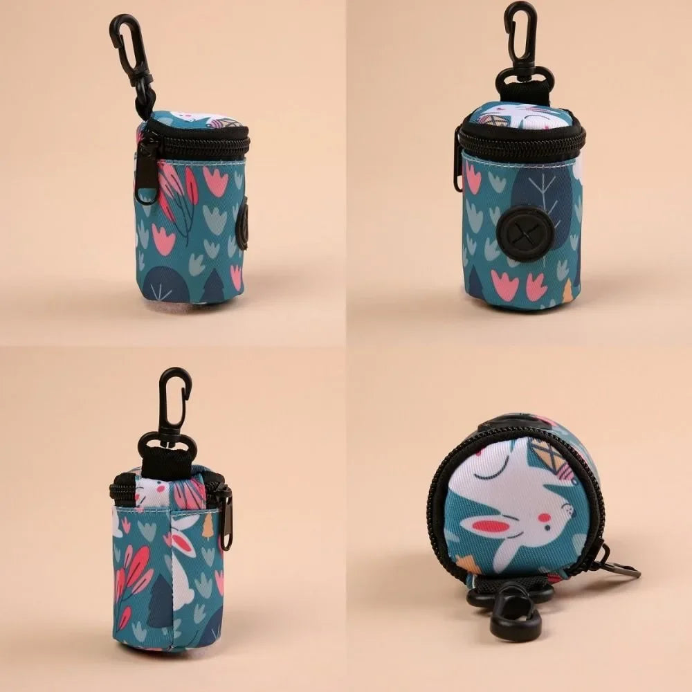🌸 PawBloom™ Hangable Zipper Poop Bag Dispenser